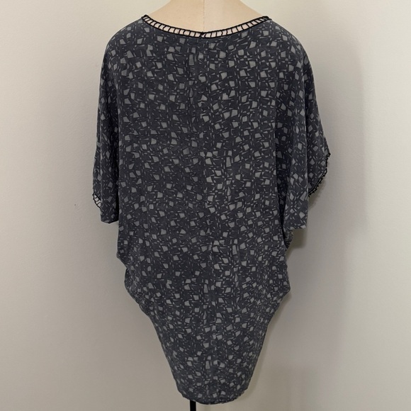 Johnny Was Biya Small 100% Silk Blouse Tunic Top ~ Relaxed Fit Gray Boho Modern - Picture 2 of 10